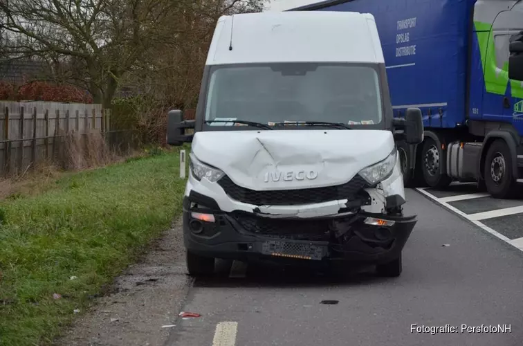 Kop-staart-botsing in Opmeer