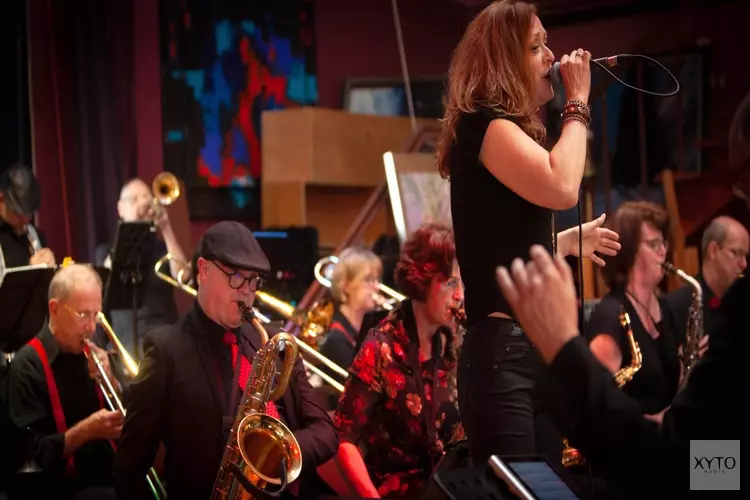 De L-Star Bigband met Zangers Op Stap