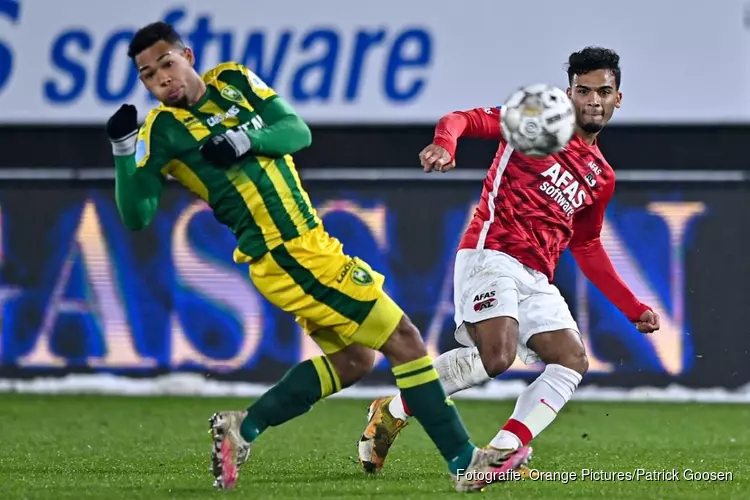 Aboukhlal schiet AZ op het nippertje langs ADO Den Haag