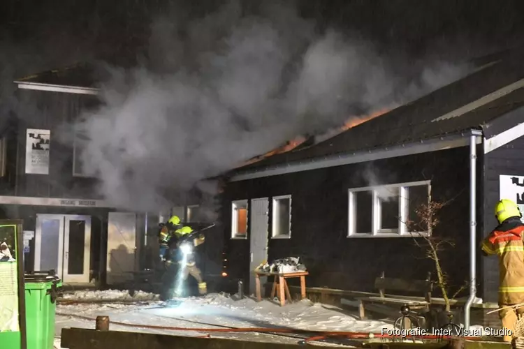 Felle brand bij Rundveemuseum Aartswoud, koeien gered