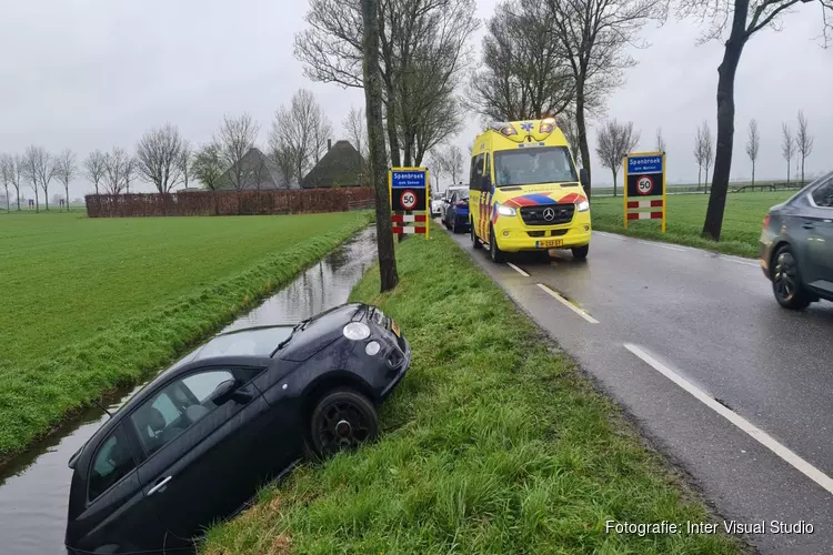 Automobiliste te water in Spanbroek