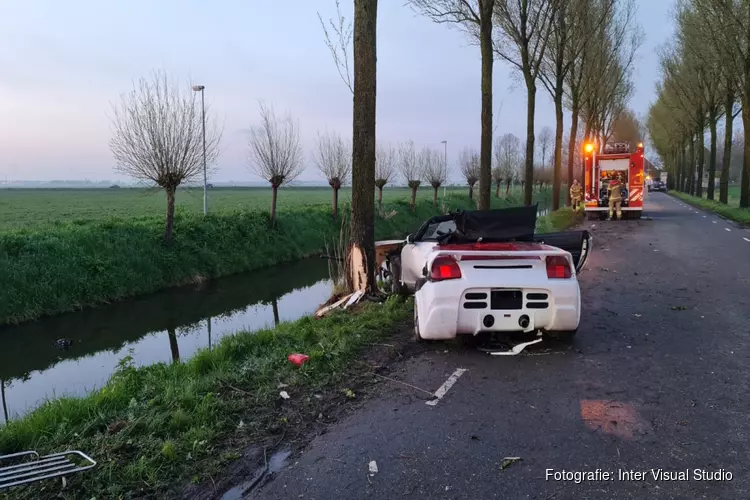 Peperdure Lotus gecrasht in Sijbekarspel: twee gewonden