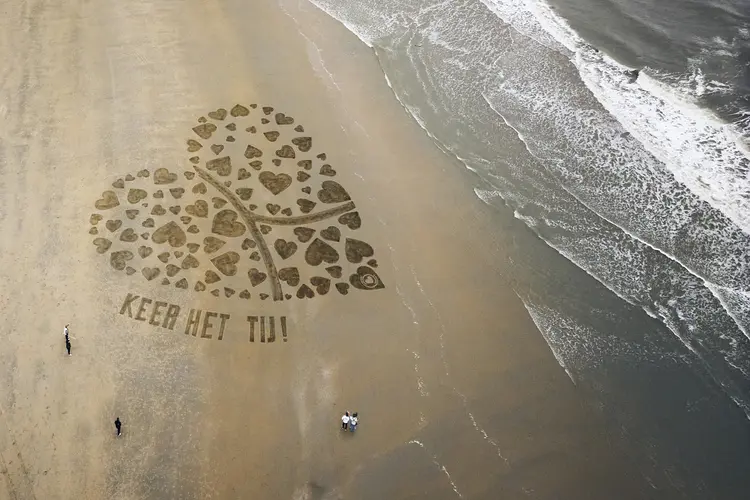 Wereld Hart Dag: 100 harten in (hart)zandsculptuur als symbool voor impact hart- en vaatziekten in Nederland