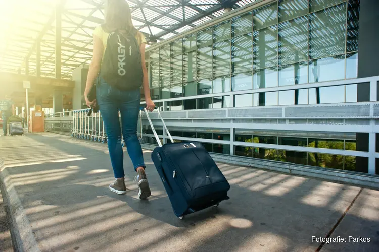 Onderzoek: op deze vliegvelden moet je de langste afstanden lopen