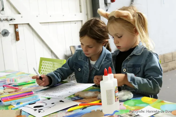 Kinderen met knuffels gratis op kinderdierendag in Rundveemuseum